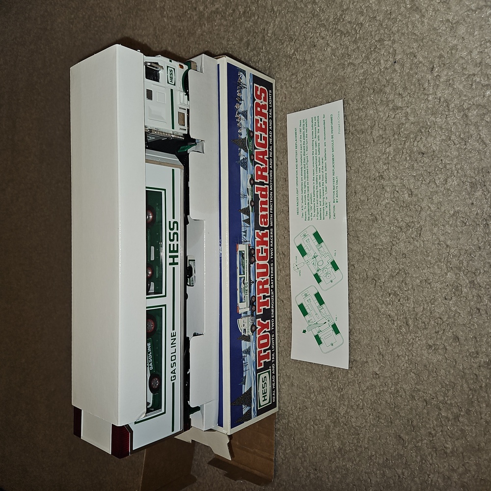 1997 Hess Toy Truck and Racers - Picture 3 of 5